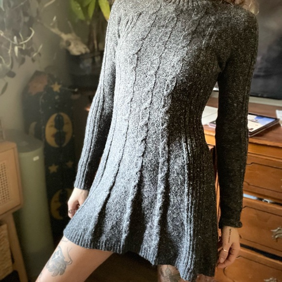 Adorable sweater dress - Picture 6 of 8
